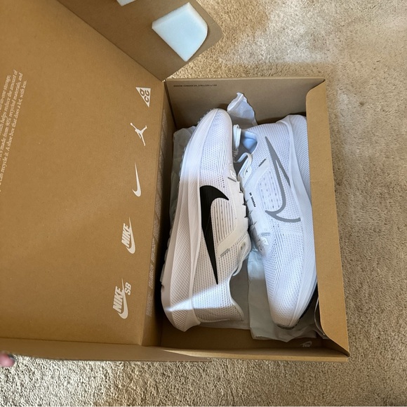 Air Zoom Pegasus 40 Size 13 - Picture 9 of 10